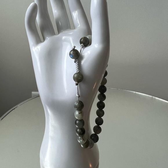 Handmade genuine gemstone bracelet. This Labradorite bracelet is adjustable. - Picture 5 of 6